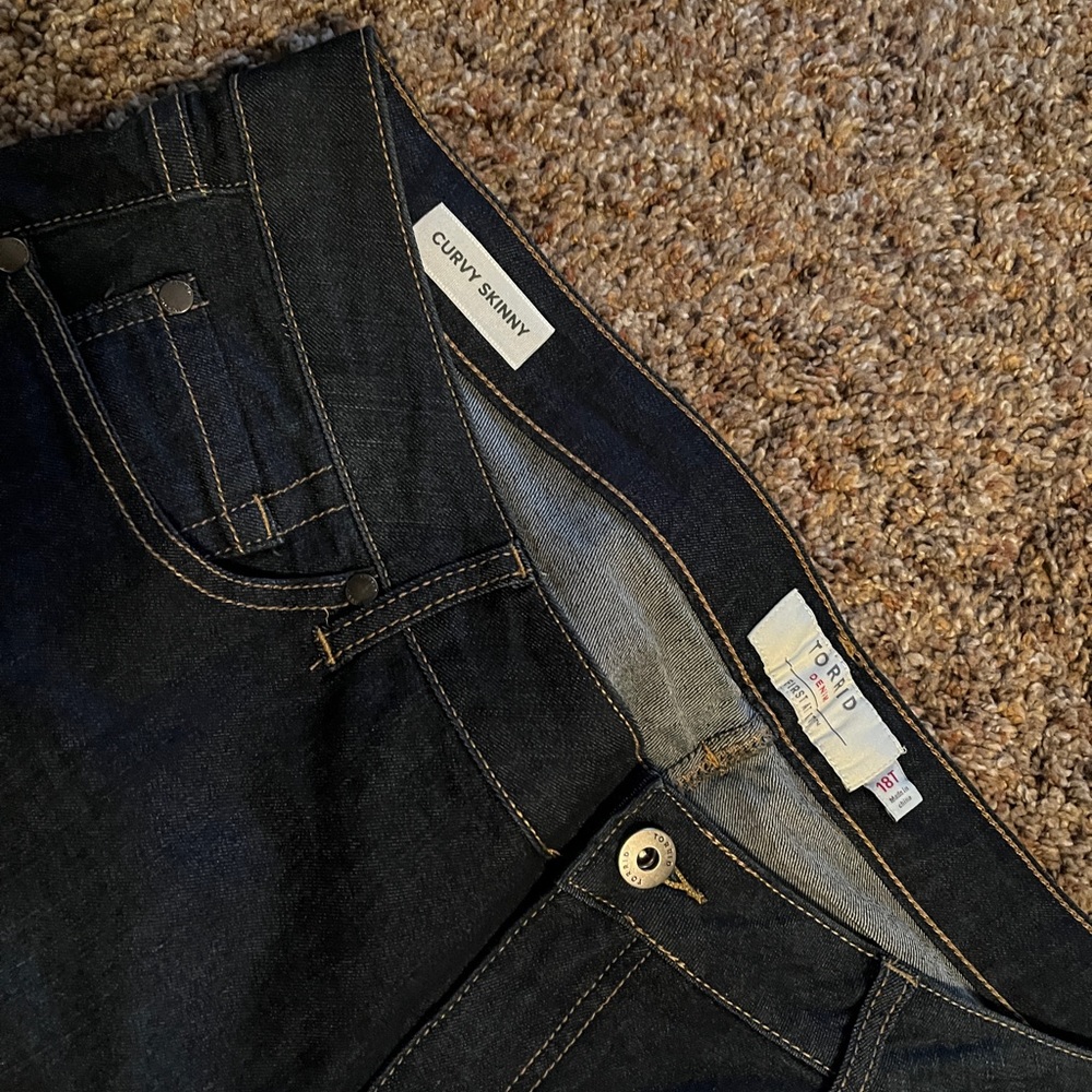 Torrid NWOT dark wash curvy skinny jeans